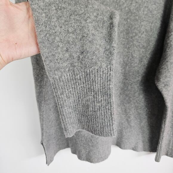 Express Womens Size Medium Gray Wool Blend Pullover Sweater Fuzzy Super Soft - Picture 6 of 9